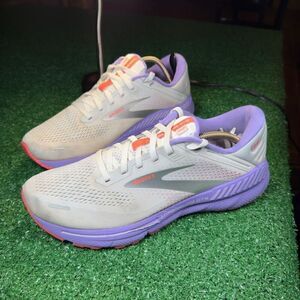 BROOKS ADRENALINE GTS 22 - Women’s Running Shoes - SIZE 11